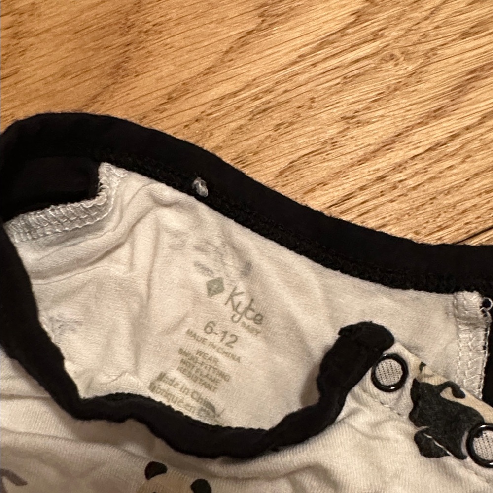 Kyte Baby Panda and Shark snap romper shorts 6-12mo - Picture 2 of 2